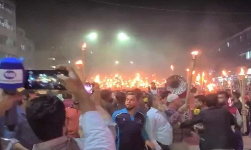 এবার সানজিদা তুলির মনোনয়ন বাতিলের দাবিতে মশাল মিছিল।