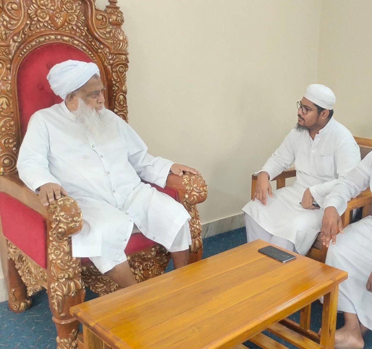 ১৫ নভেম্বর সোহরাওয়ার্দী উদ্যানে আন্তর্জাতিক খতমে নবুওয়াত মহাসম্মেলনে মিডিয়া দায়িত্বে হাবিবুল্লাহ রায়হান।