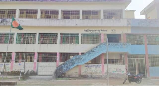 প্রাথমিক শিক্ষকদের কর্মবিরতি গলাচিপায় ১৯৬ প্রাথমিক বিদ্যালয়ের ২৮ হাজার শিক্ষার্থী পাঠ গ্রহণ থেকে বঞ্চিত,