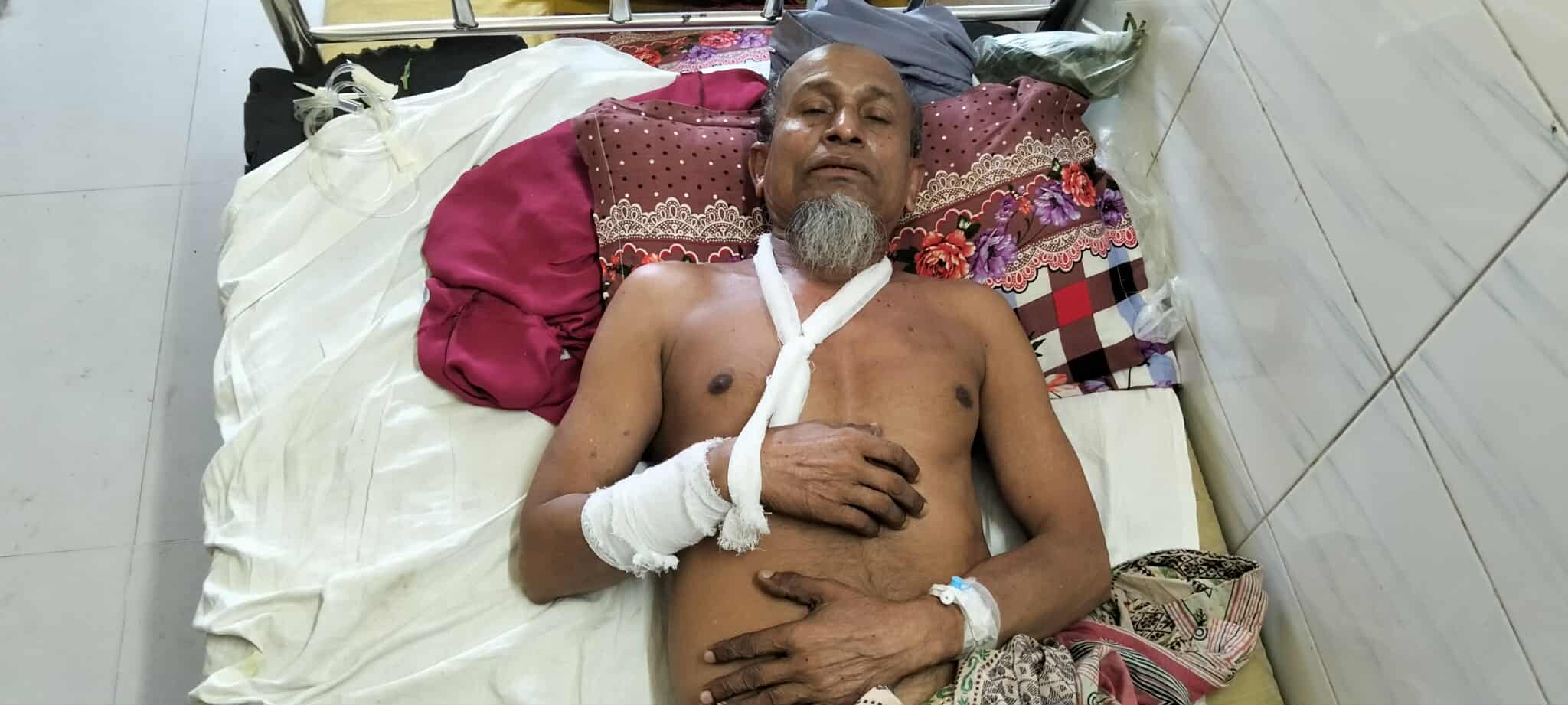 পূর্ব শত্রুতার জের ধরে চরফ্যাশন নীলকমলে দোকানপাটে হামলা ভাঙচুর লুটপাট ।