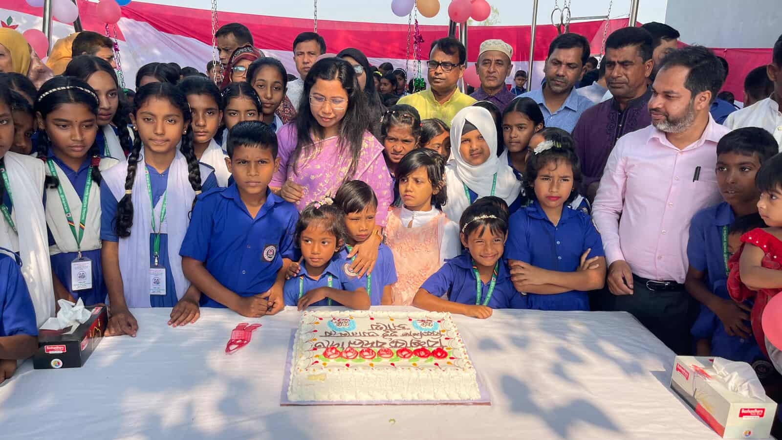 বাসাইলে প্রাথমিক বিদ্যালয়ে ‘প্লে গ্রাউন্ড” উদ্বোধন করলেন ইউএনও