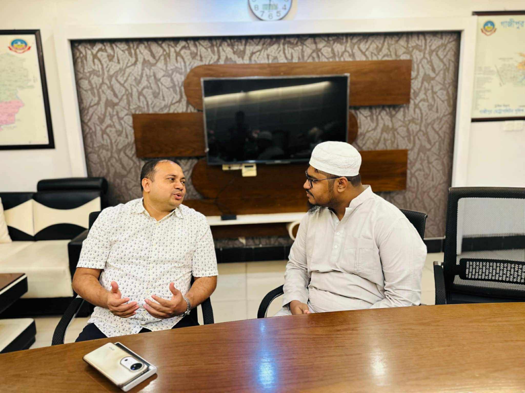 নবাগত ডিআইজি জাহিদুল হাসানকে হাবিবুল্লাহ রায়হানের অভিনন্দন।