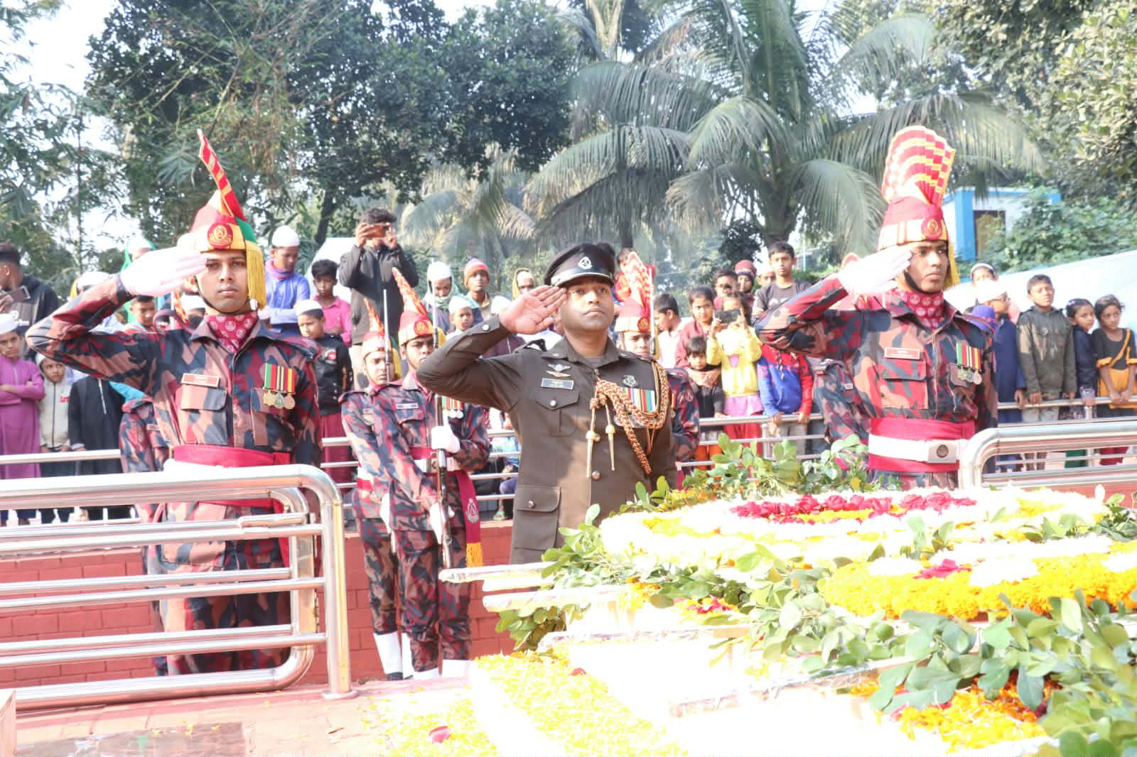 মহান বিজয় দিবসে যথাযোগ্য মর্যাদায় বীরশ্রেষ্ঠ শহীদ ল্যান্স নায়েক নূর মোহাম্মদ শেখ এর সমাধিতে পুষ্পস্তবক অর্পন।