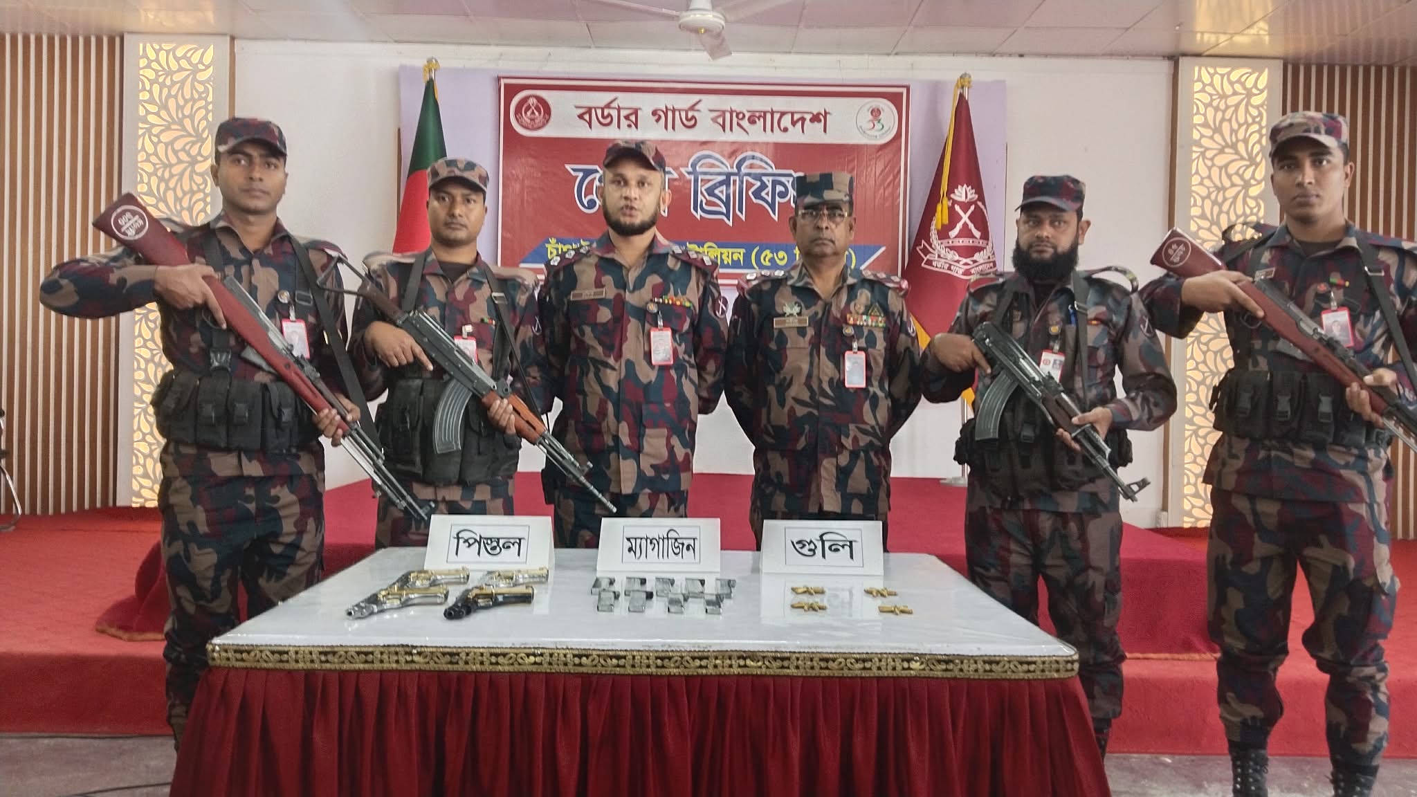 চাঁপাইনবাবগঞ্জ সীমান্তে ৫৩ বিজিবির বিশেষ অভিযানে ৪টি বিদেশী জব্দ