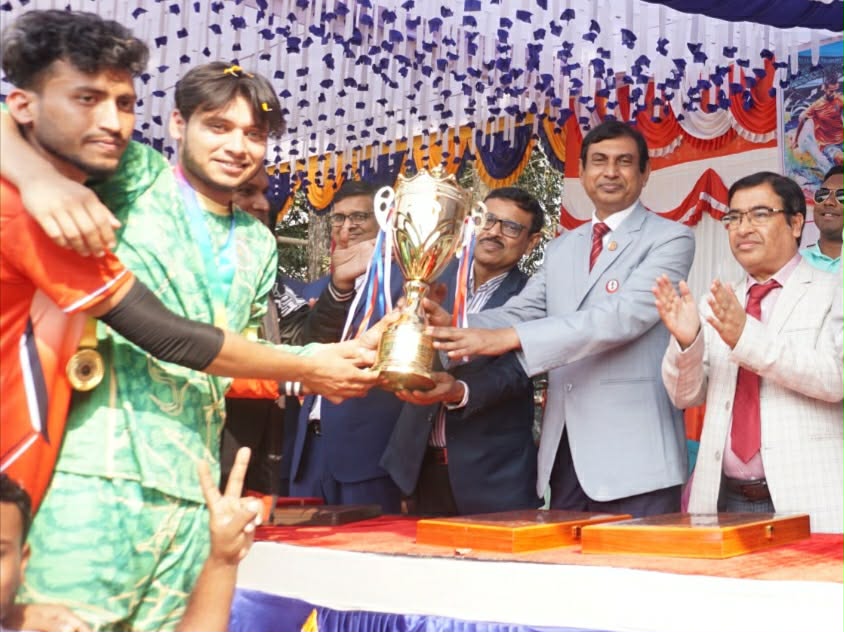 আদিনা ফজলুল হক সরকারি কলেজের ফাইনাল ফুটবল টুর্নামেন্টে  অনুষ্ঠিত,