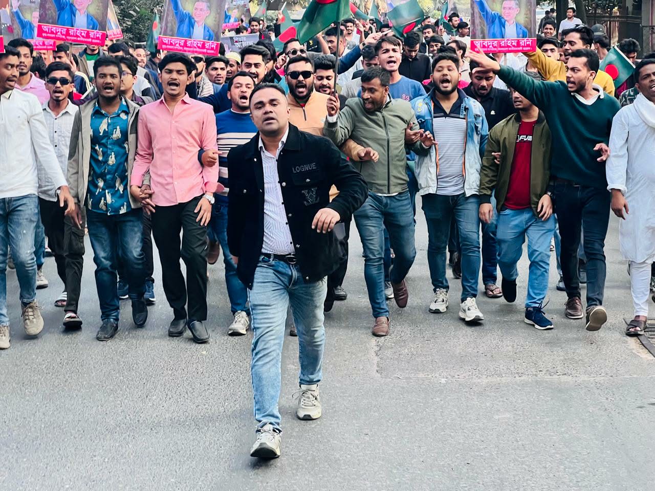 তারেক রহমানের স্বদেশ প্রত্যাবর্তন উপলক্ষে ছাত্রদল নেতা রনির শুভেচ্ছা মিছিল।