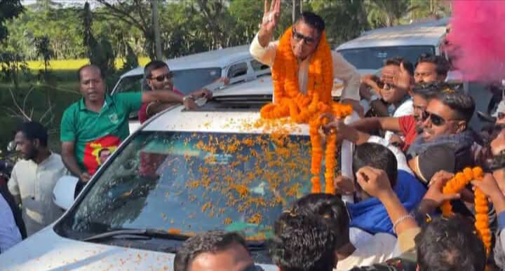 ১৫ বছর পর জন্মভূমি ফিরে ইখতিয়ার রহমান কবির: জনগণের ভালোবাসায় উৎসবমুখর পুরো শহর,