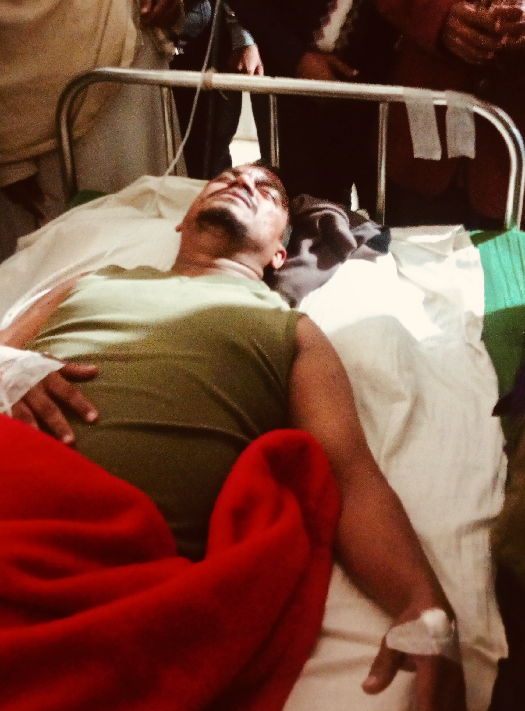 স্বতন্ত্র প্রার্থীর পক্ষে মিষ্টি বিতরণ করায় যুবদল নেতাকে হাতুড়ি পেটা