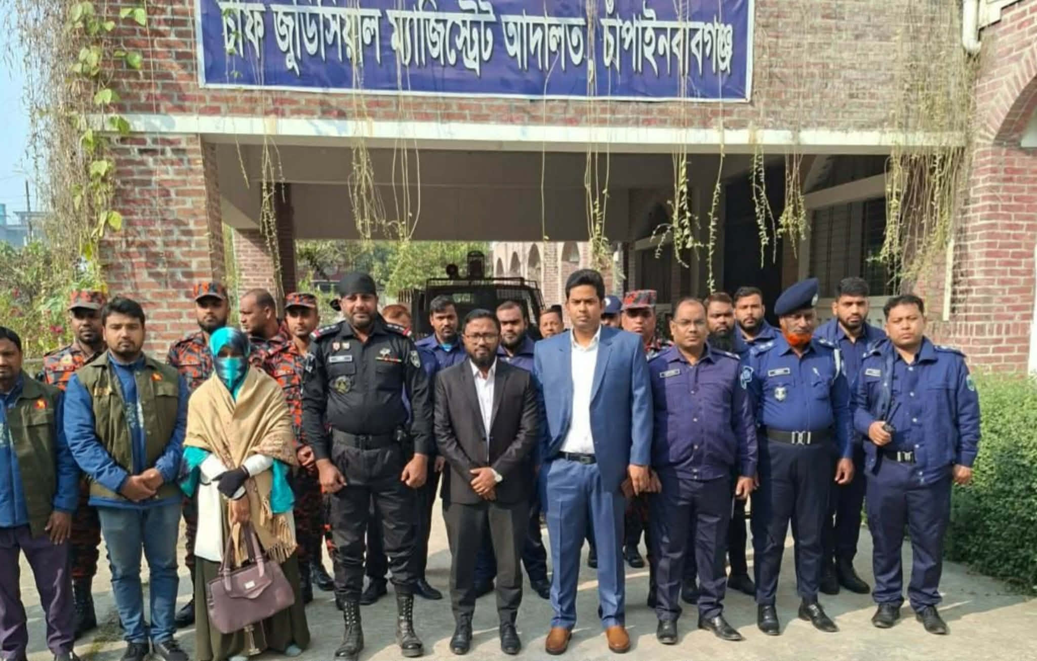 চাঁপাইনবাবগঞ্জে রমজান উপলক্ষে পচা ও নিম্নমানের খেজুর মজুত, রাখার দায়ে ১ লাখ টাকা জরিমানা।