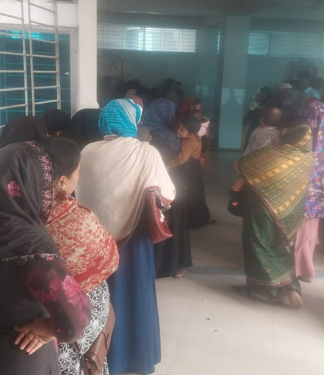 গোপালগঞ্জ মেডিকেল কলেজ হাসপাতালে বিশেষজ্ঞ চিকিৎসক, নার্স ও স্টাফ সংকটে রোগীদের চরম ভোগান্তি।