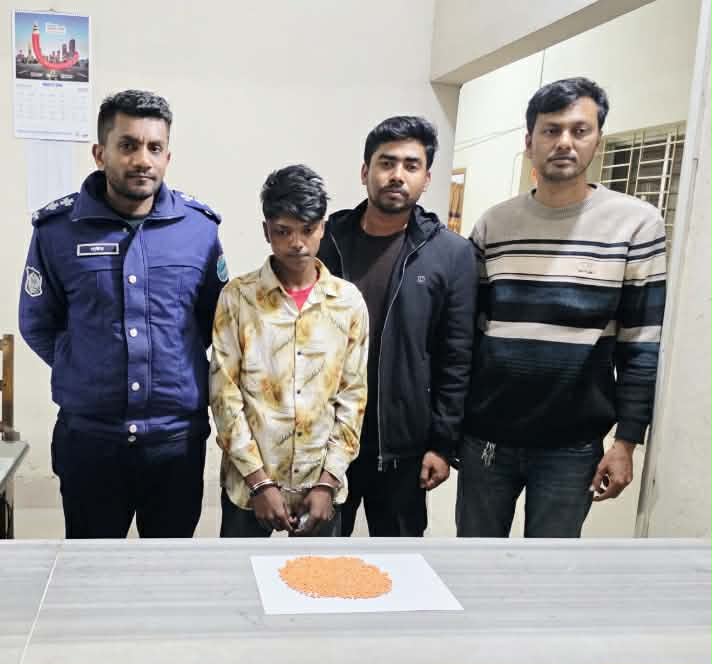 গোপালগঞ্জে ভোররাতে পুলিশের অভিযানে ৬৯০ পিস ইয়াবাসহ কিশোর মাদক কারবারি আটক।।