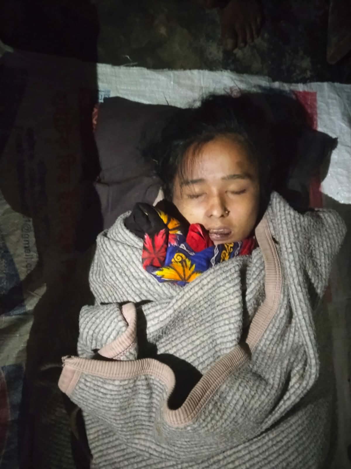 টুঙ্গীপাড়ায় স্বামীর মারধরে গৃহবধূ হত্যার অভিযোগ: নীরব নির্যাতনের নির্মম পরিণতি, বিচার দাবি এলাকাবাসীর