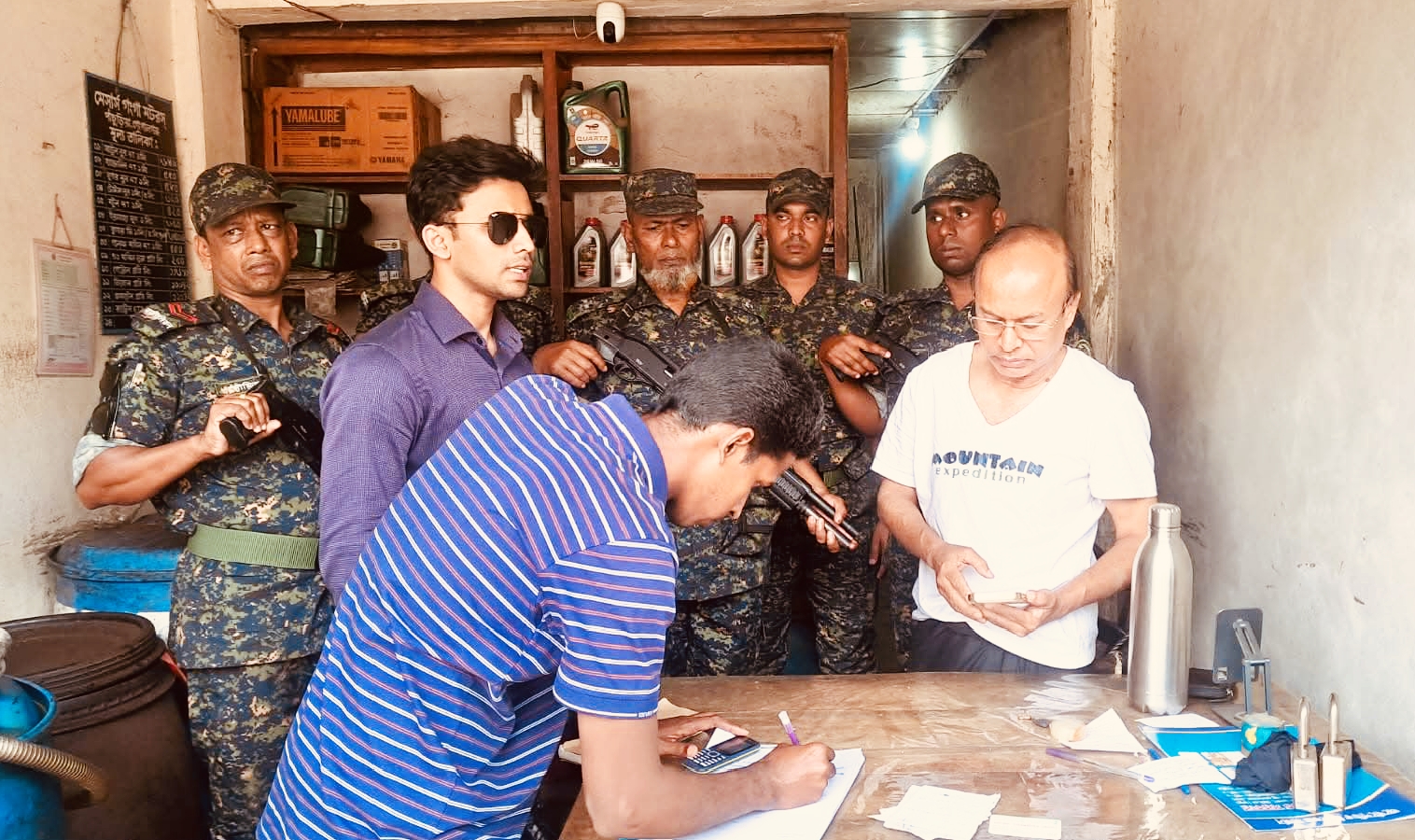 জ্বালানি তেল মজুদ: গোপালগঞ্জে গঙ্গা মটরসকে জরিমানা।