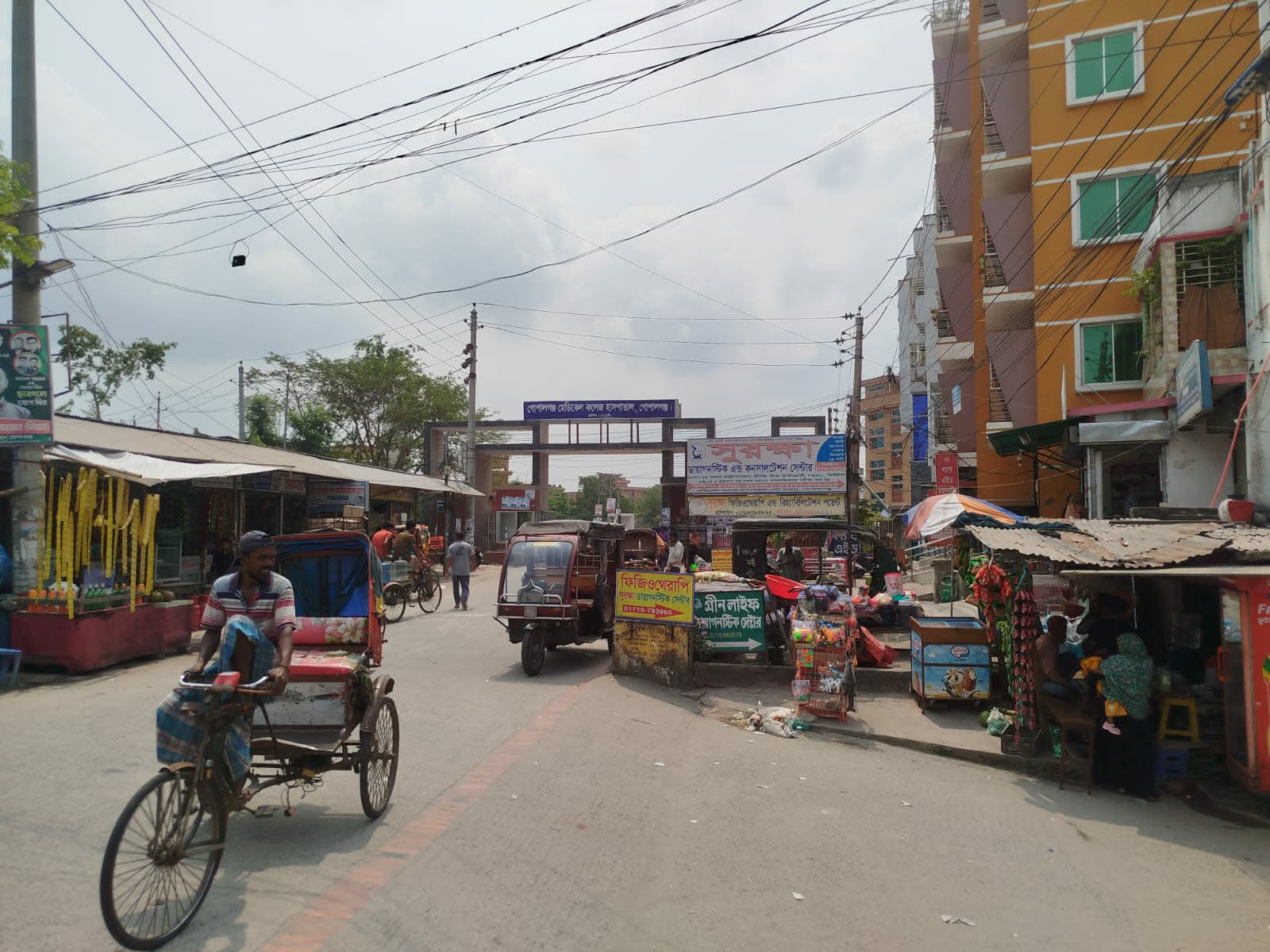 উচ্ছেদের পরও ফের দখল—গোপালগঞ্জ মেডিকেল এলাকায় অবৈধ দোকান, দুর্ভোগে রোগী-স্বজন