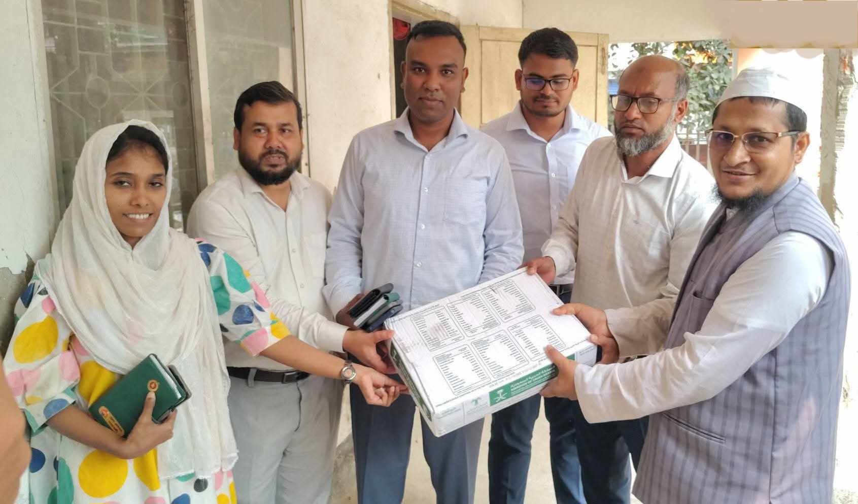 কোম্পানীগঞ্জে সৌদি আরব থেকে উপহার হিসেবে পাওয়া খেজুর বিতরণ।