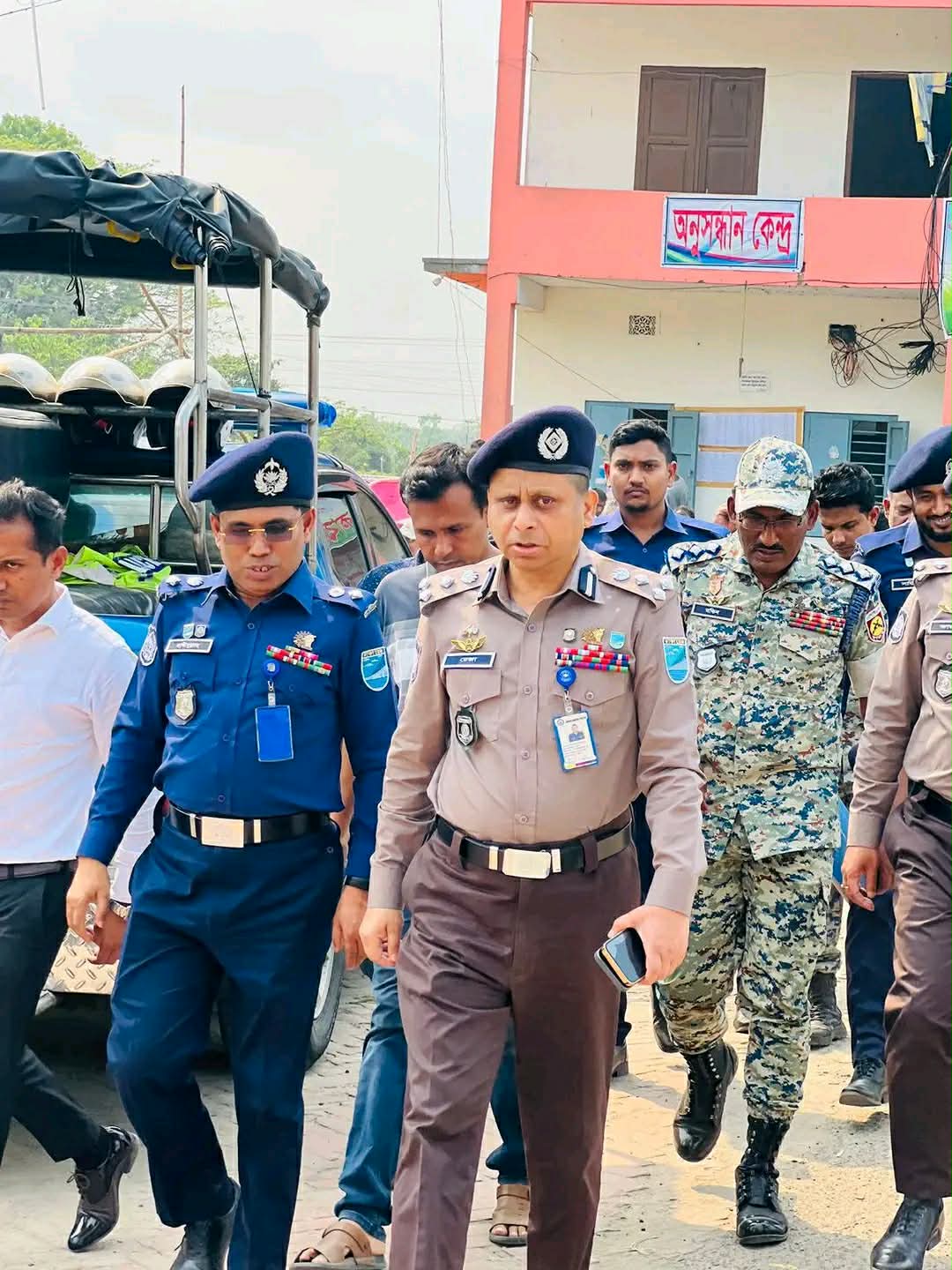 ওড়াকান্দি ঠাকুরবাড়ি পরিদর্শনে ঢাকা রেঞ্জের ডিআইজি,