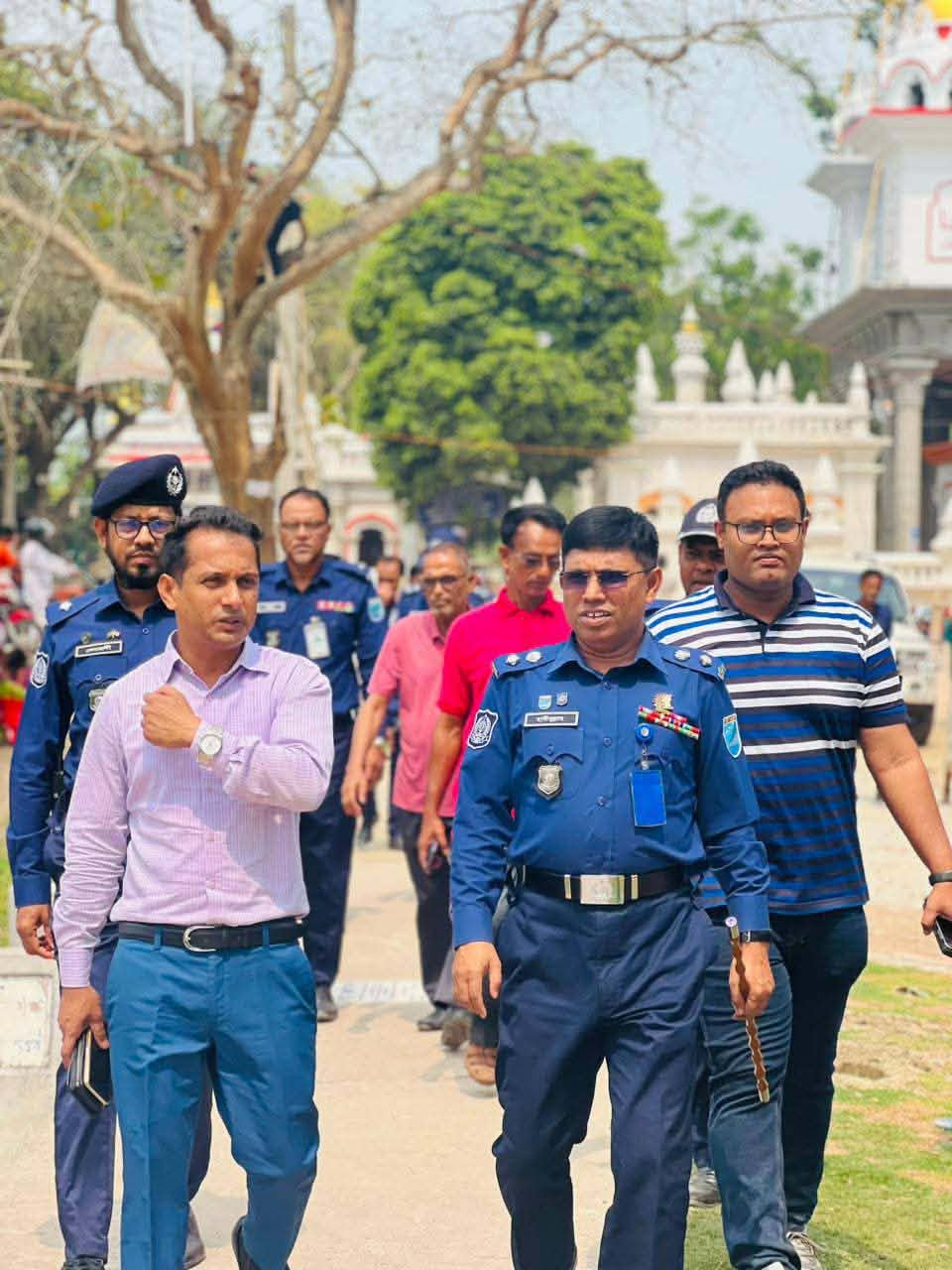 ওড়াকান্দি ঠাকুর বাড়ি পরিদর্শনে গোপালগঞ্জের পুলিশ সুপার-আইনশৃঙ্খলা ও নিরাপত্তা ব্যবস্থা পর্যবেক্ষণ,