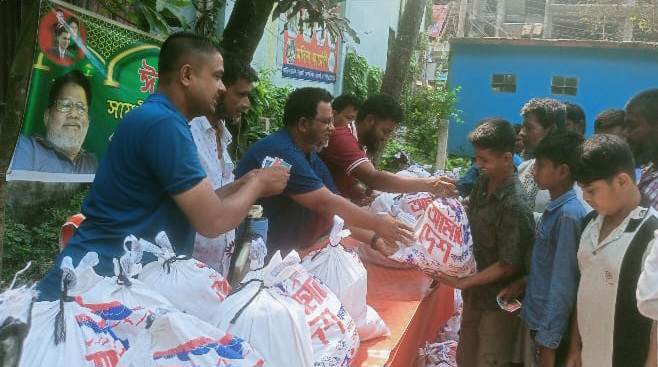 কোম্পানীগঞ্জে পৌর বিএনপি’র সদস্য সচিব মামুনের উদ্যোগে ঈদ সামগ্রী ও নগদ অর্থ বিতরণ।