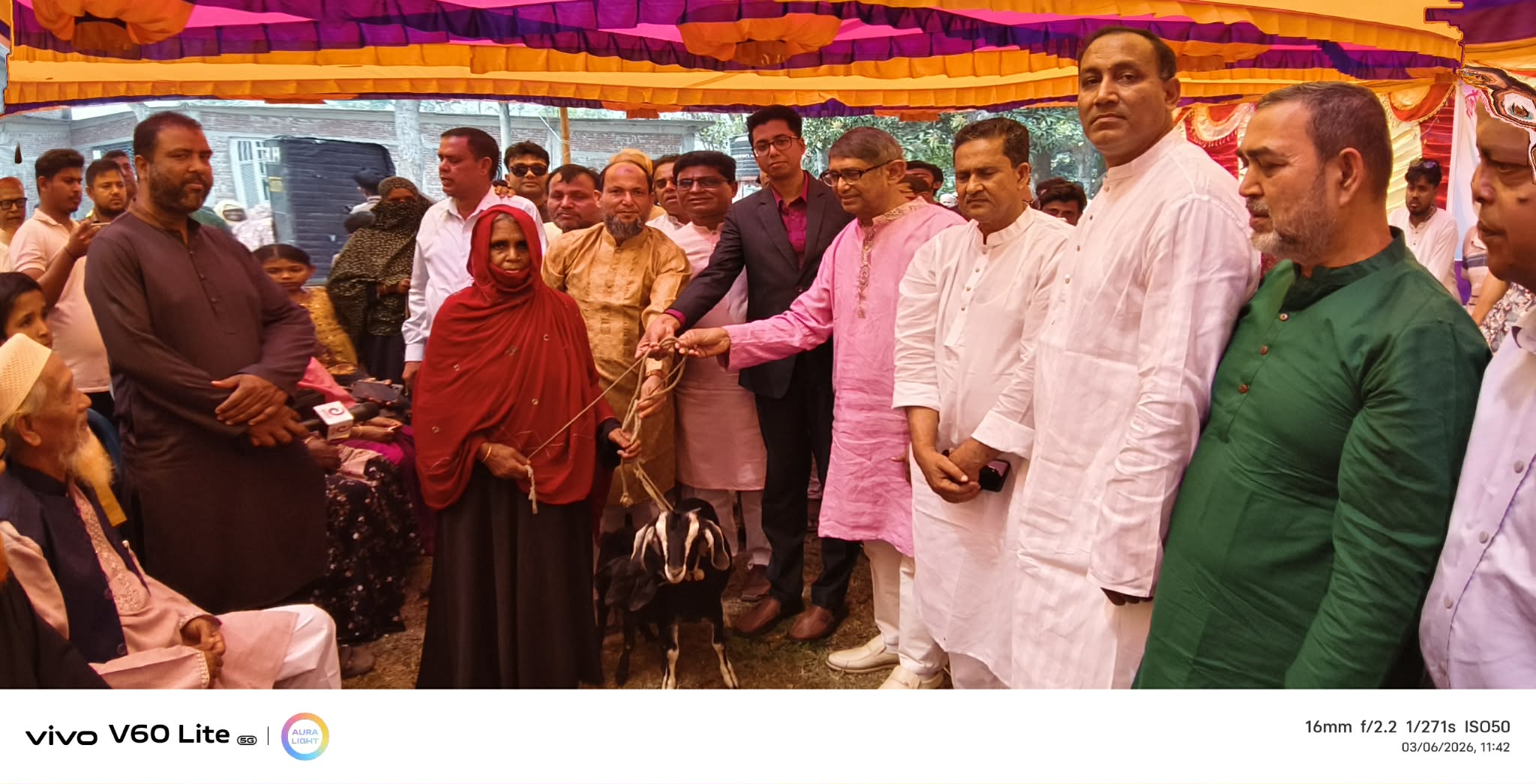 বাসাইলে হতদরিদ্রদের মধ্যে বিনামূল্যে ছাগল বিতরণ।