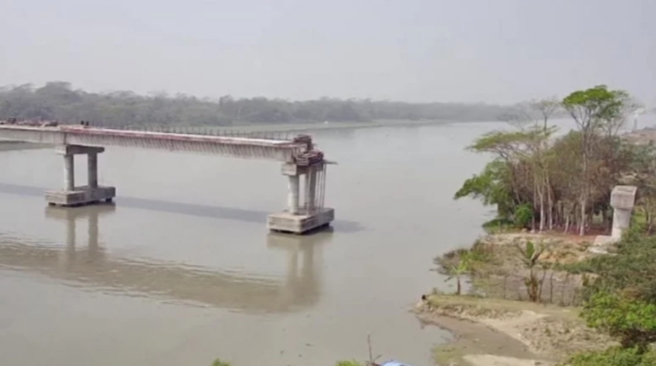 গলাচিপায় দুই সেতু নির্মাণে ধীরগতি, দুই বছরের কাজ শেষ হয়নি ৬ বছরেও,