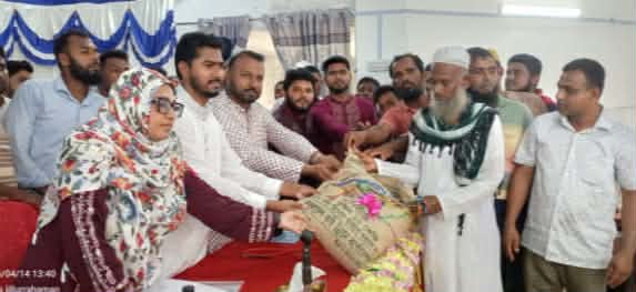 গলাচিপায় খুদ্র ও প্রান্তিক কৃষকদের মাঝে বিনামূল্যে বীজ ও রাসায়নিক সার বিতরণ।