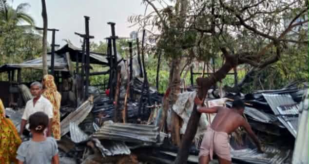 গলাচিপায় নেশার টাকা না পেয়ে নিজের ঘরে আগুন দিল যুবক,