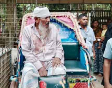 গলাচিপায় অগ্রণী ব্যাংকের সামনে ছিনতাইকারীকে গণধোলাই,