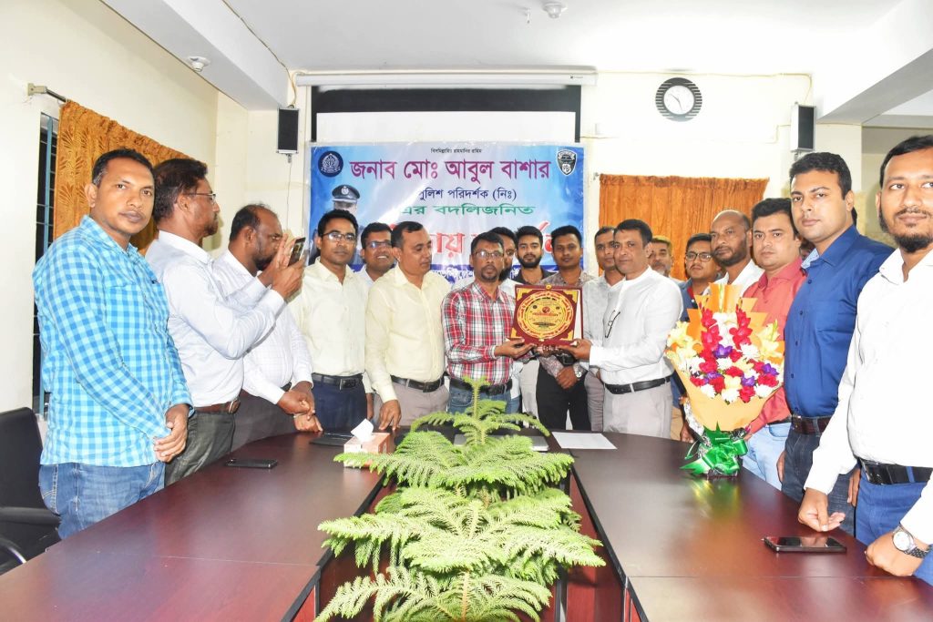 পিবিআই গোপালগঞ্জে আবেগঘন বিদায় সংবর্ধনা, 1 received 2127284494785489 || Dailydeshsomoy
