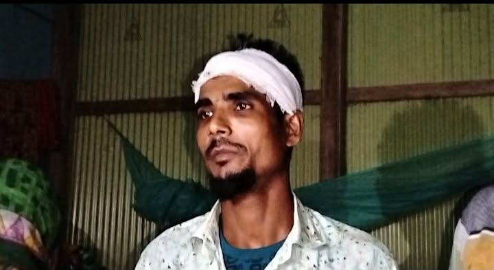 চরফ্যাশনের আহাম্মদপুর জমি সংক্রান্ত বিরোধে প্রতিপক্ষের হামলায় নারীসহ আহত - ৭ 1 received 1213814520719838 || Dailydeshsomoy