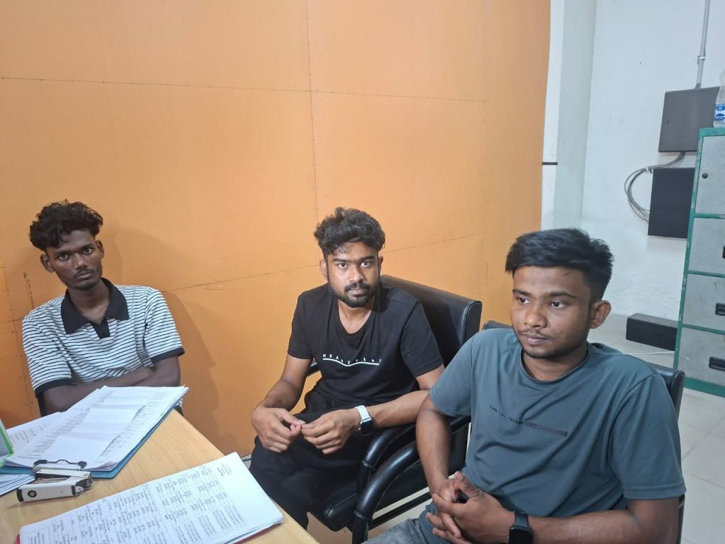 গোপালগঞ্জে প্রেমিককে ডেকে এনে আটকে রাখার অভিযোগ, উদ্ধার করল পুলিশ, 1 received 2030357884582544 || Dailydeshsomoy