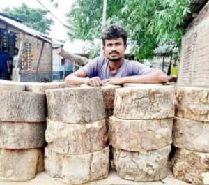 কোরবানির আগে গলাচিপায় মাংস কাটার 'খাটিয়া' বিক্রির ধুম, 3 received 2089084521818861 || Dailydeshsomoy