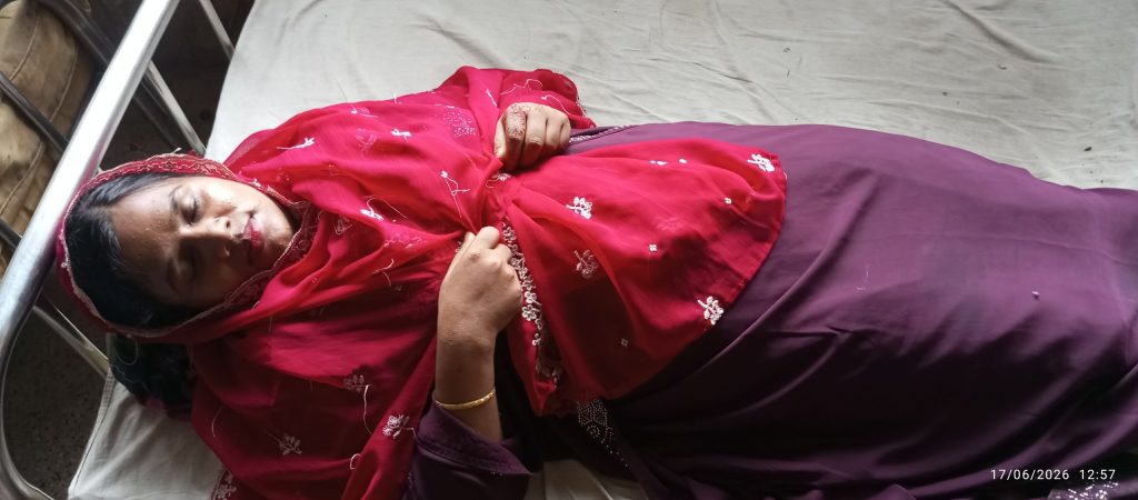গলাচিপায় মামলা করায় বাঁদিকে মারধর হাসপাতালে ভর্তি , 1 received 1647421786546432 || Dailydeshsomoy