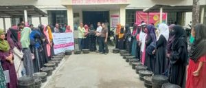গলাচিপায় ব্র্যাক সংস্থা'র উদ্যোগে কিশোরীর মাঝে বিনামূল্যে হাঁস ও মুরগী বাচ্চা বিতরণ। 3 received 872554502577651 || Dailydeshsomoy