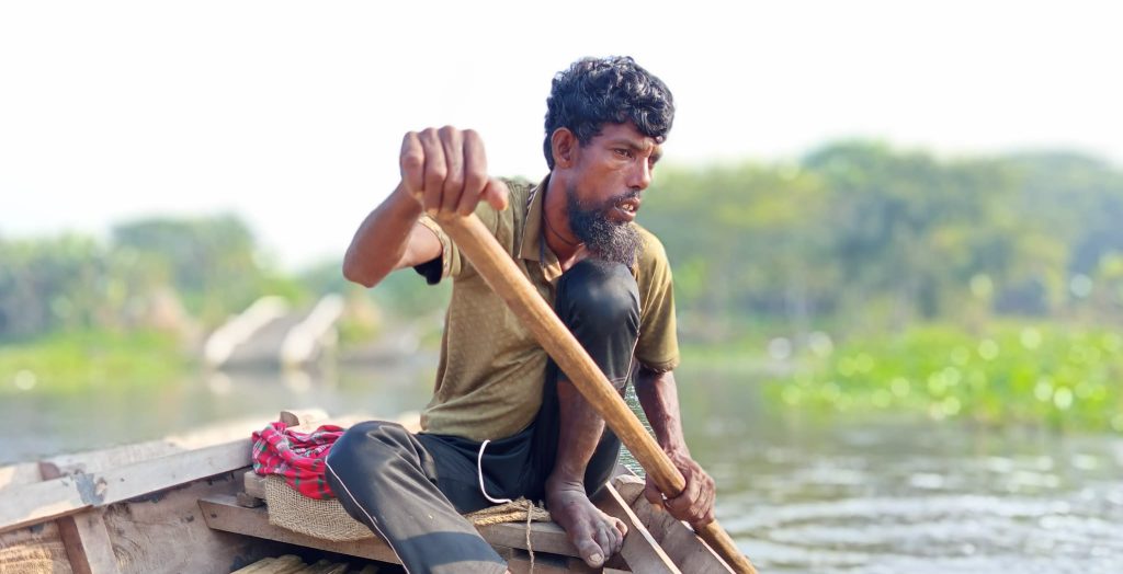 বর্ণি বাওড়ে এখনো চলে খেয়া, বৈঠা হাতে রসুল মাঝির জীবনসংগ্রাম 1 received 1018018374200415 || Dailydeshsomoy