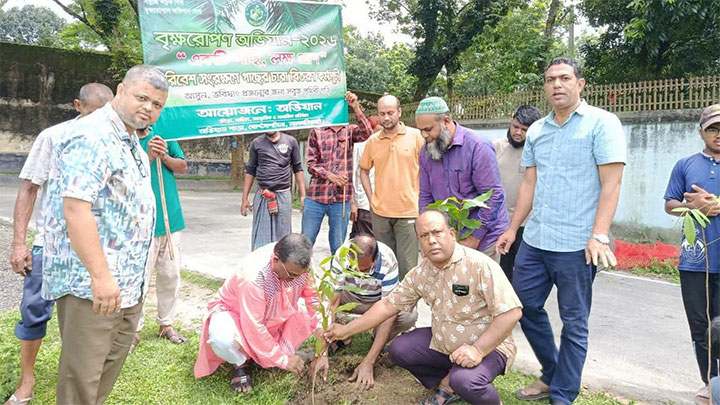 লালমনিরহাটে অভিযান ক্লাবের বৃক্ষরোপণ ও পরিচ্ছন্নতা কর্মসূচি, 1 received 1494608332340652 || Dailydeshsomoy