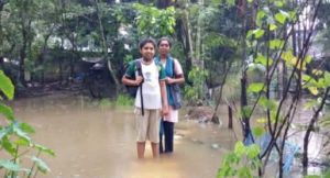 গলাচিপা পৌরসভার ৯ নম্বর ওয়ার্ডে জলাবদ্ধতায় কয়েকশ পরিবার পানিবন্দি, চরম দুর্ভোগ। 3 received 1573485424216481 || Dailydeshsomoy