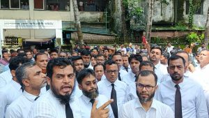 নারী শিক্ষানবিশ আইনজীবীর ওপর হামলার অভিযোগ, বিচারকের অপসারণ দাবিতে গোপালগঞ্জে বিক্ষোভ, 3 received 871486669368233 || Dailydeshsomoy