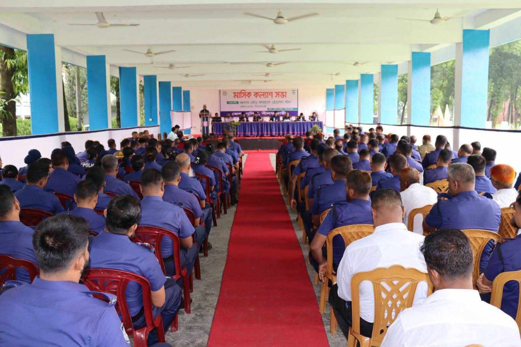 নীলফামারী জেলা পুলিশের আয়োজন বর্ণাঢ্য মাস্টার প্যারেড অনুষ্ঠিত। 1 received 1719850615984399 || Dailydeshsomoy