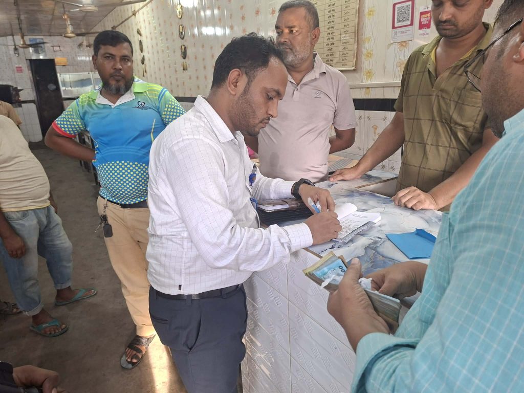 পাটগ্রামে মোবাইল কোর্ট অভিযানে ৩০ হাজার টাকা জরিমানা ও ডিলিং লাইসেন্সের নির্দেশনা, 1 received 2568433326974402 || Dailydeshsomoy