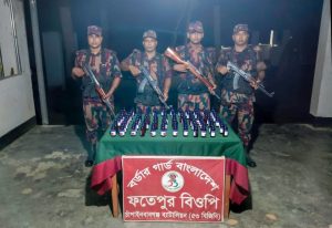 চাঁপাইনবাবগঞ্জ সীমান্তে ৫৩ বিজিবির অভিযানে ভারতীয় এস্কাফ সিরাপ জব্দ, 4 received 27619902784344952 || Dailydeshsomoy