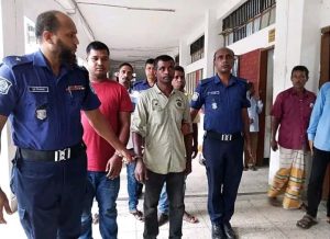 লালমনিরহাটে ৯৮ বোতল ফেনসিডিলসহ চার মাদক কারবারির ১০ বছরের কারাদণ্ড। 3 received 3066835643522002 || Dailydeshsomoy