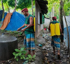 ডেঙ্গু প্রতিরোধে ইউএনওর উদ্যোগ, গলাচিপায় লার্ভিসাইড প্রয়োগ ও পাড়া-মহল্লায় উঠান বৈঠকের উদ্যোগ, 3 received 1101709796127798 || Dailydeshsomoy