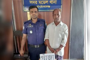 চাঁপাইনবাবগঞ্জ সদর থানার অভিযানে গাঁজাসহ মাদক ব্যবসায়ী গ্রেপ্তার, 2 received 28848980544708444 || Dailydeshsomoy