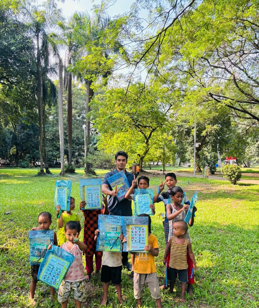 শেখ রাসেলের জন্মদিনে পথশিশুদের পাশে নিষিদ্ধঘোষিত জবি ছাত্রলীগ নেতা, 1 received 1483160263867821 || Dailydeshsomoy