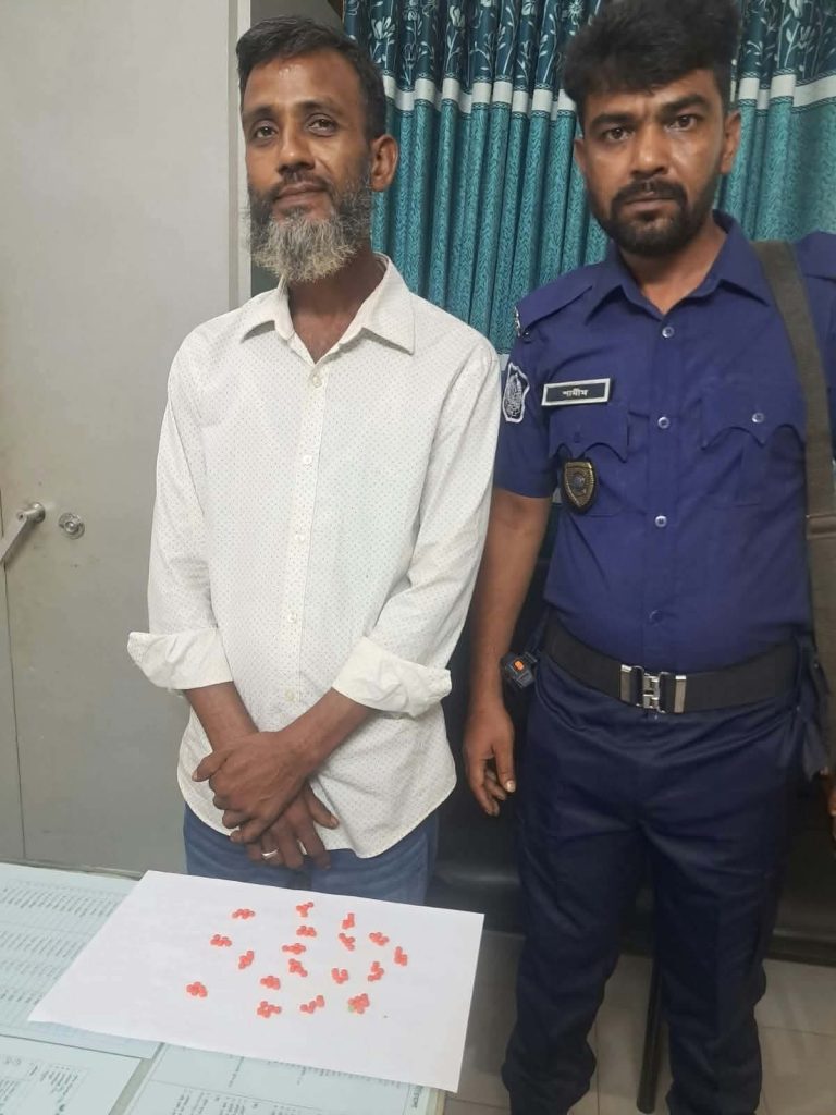 সুন্দরগঞ্জে ৯০ পিস ইয়াবাসহ কুড়িগ্রামের এক ব্যক্তি গ্রেপ্তার, 1 received 1610892033744963 || Dailydeshsomoy
