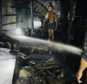 গলাচিপায় ভয়াবহ অগ্নিকাণ্ডে কয়েকটি দোকান পুড়ে ছাই, 3 received 2116373188960863 || Dailydeshsomoy