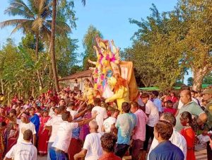 লালমনিরহাটে প্রতিমা বিসজনের মধ্যে দিয়ে শেষ হলো শারদীয় দুর্গাপূজা, 5 received 2943527079342337 || Dailydeshsomoy