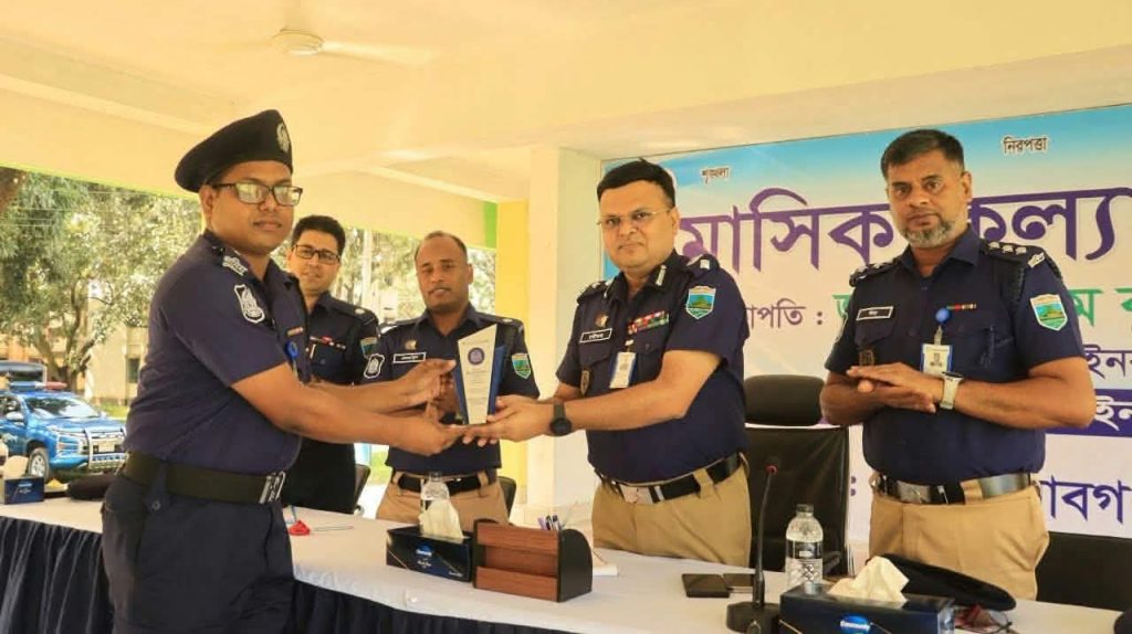 চাঁপাইনবাবগঞ্জ জেলায় শ্রেষ্ঠ মাদক উদ্ধারকারী (এসআই) মো. জিয়াউর রহমান, 1 received 3177266819135486 || Dailydeshsomoy